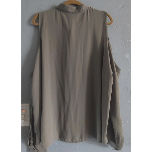 Forever 21 Tops Women Plus 3X, Open Shoulder Pretty, 22.5 Inch Of Armp To Armp - Picture 12 of 12